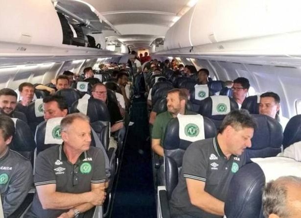 بالصور.. تحطم طائرة فريق برازيلي أثناء توجهه الى كولومبيا