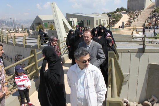 وفد نسائي إيراني في معلم مليتا للسياحة الجهادية

