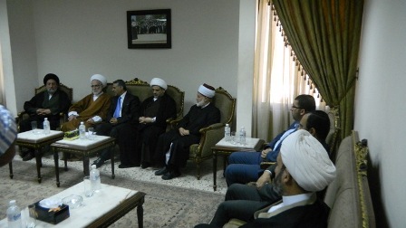 
"منتدى البحرين" و"تجمع العلماء": الحراك المطلبي في البحرين وطني وهدم دور العبادة انتهاك للحريات الدينية

