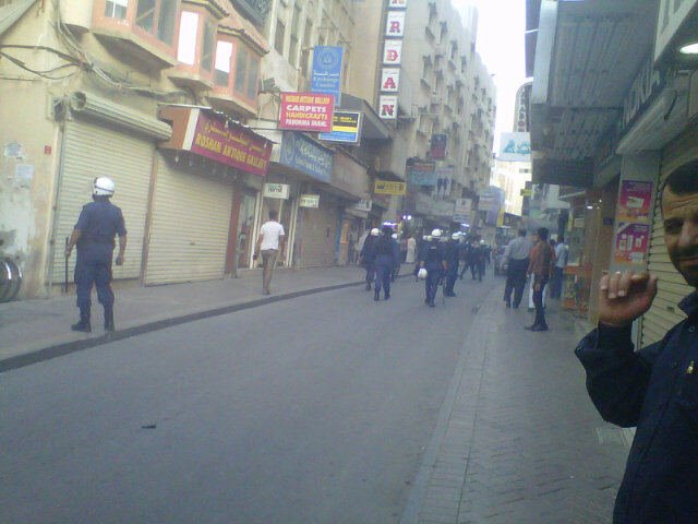 البحرين: قوات الأمن تعتقل القيادي في الوفاق هادي الموسوي خلال تظاهرة سلمية في المنامة