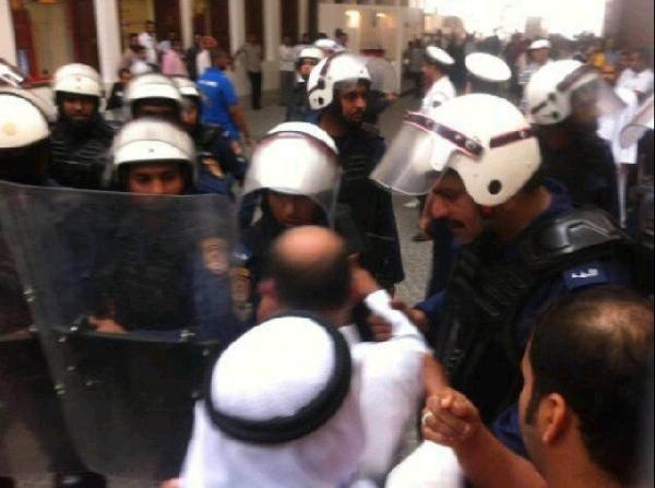 البحرين: قوات الأمن تعتقل القيادي في الوفاق هادي الموسوي خلال تظاهرة سلمية في المنامة
