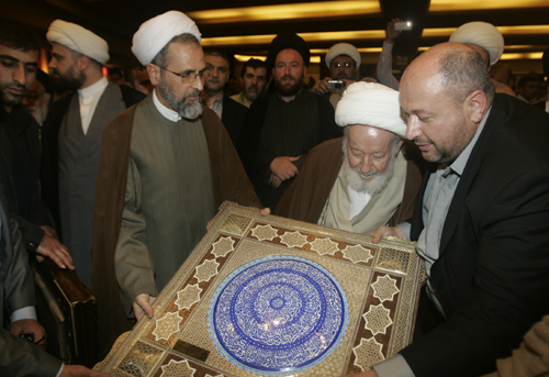 جامعة المصطفى (ص) العالمية تكرم العلامة الشيخ حسن طراد