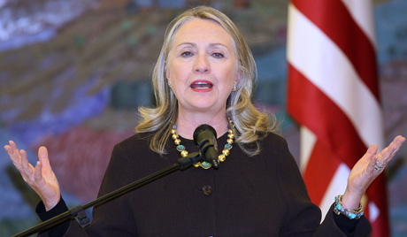 كلينتون: سنستمر بالبحث مع روسيا عن مخارج للأزمة السورية