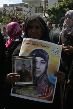 اعتصام تضامني مع الأسيرة الفلسطينية المضربة عن الطعام "هناء الشلبي" 