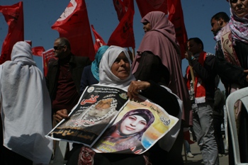 اعتصام تضامني مع الأسيرة الفلسطينية المضربة عن الطعام "هناء الشلبي" 