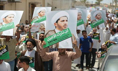 البحرين: قبيل النطق بالحكم على الشيخ سلمان.. تظاهرات تعم البلاد