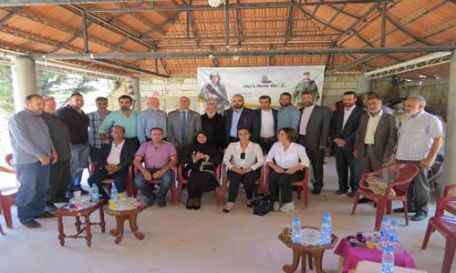 وفد من الفنانين والممثلين والإعلاميين يجول على عدد من أهالي شهداء الجيش والمقاومة بقاعاً