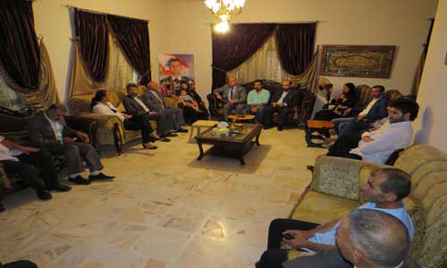 وفد من الفنانين والممثلين والإعلاميين يجول على عدد من أهالي شهداء الجيش والمقاومة بقاعاً