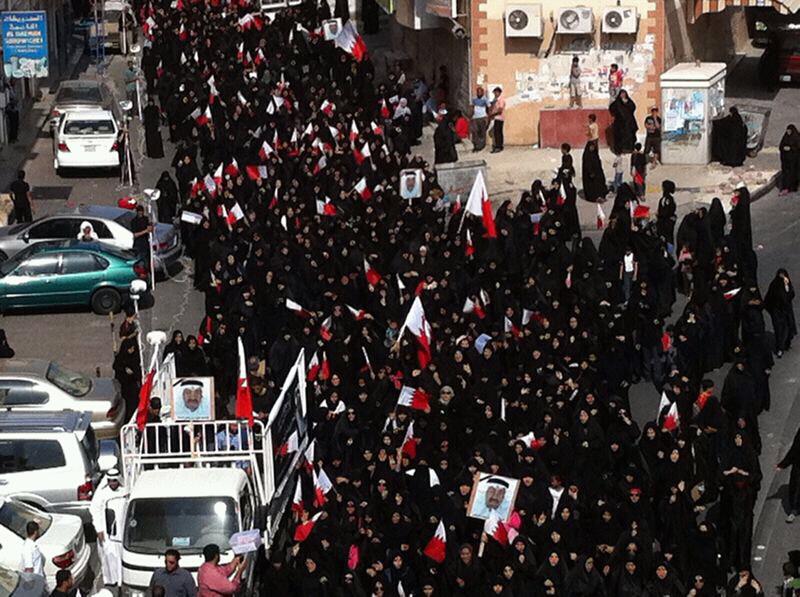 البحرين: قوات الأمن تقمع بالقوة مسيرة تشييع الشهيد المسن علي الديهي