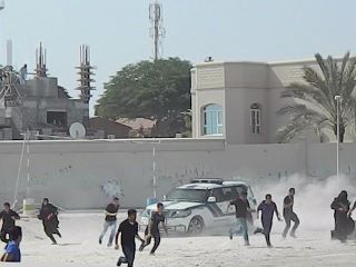 البحرين: قوات الأمن تقمع بالقوة مسيرة تشييع الشهيد المسن علي الديهي

