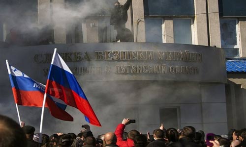 كييف تعرض العفو على المحتجيين في شرق البلاد 