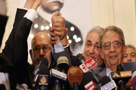 المعارضة المصرية تؤكد التلاعب بنتائج الإستفتاء وتدعو لمظاهرة مليونية "إسقاط مشروع الدستور" 