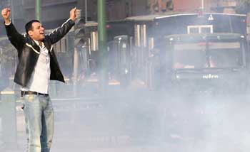 يوم الغضب المصري يهز أركان النظام ومبارك يستنجد بالحلفاء الذين قدموا المواعظ