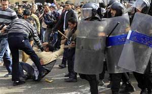 يوم الغضب المصري يهز أركان النظام ومبارك يستنجد بالحلفاء الذين قدموا المواعظ