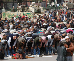 الشعب المصري يتوحد ويُفشل بلطجة نظام حسني مبارك وأعوانه
