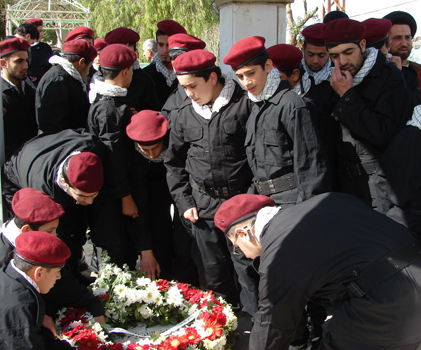 بمناسبة الذكرة السنوية للشهداء القادة مؤسسة الشهيد تنظم زيارة لأبناء الشهداء إلى ضريح الشهيد الشيخ راغب حرب ونصب السيد عباس في تفاحتا