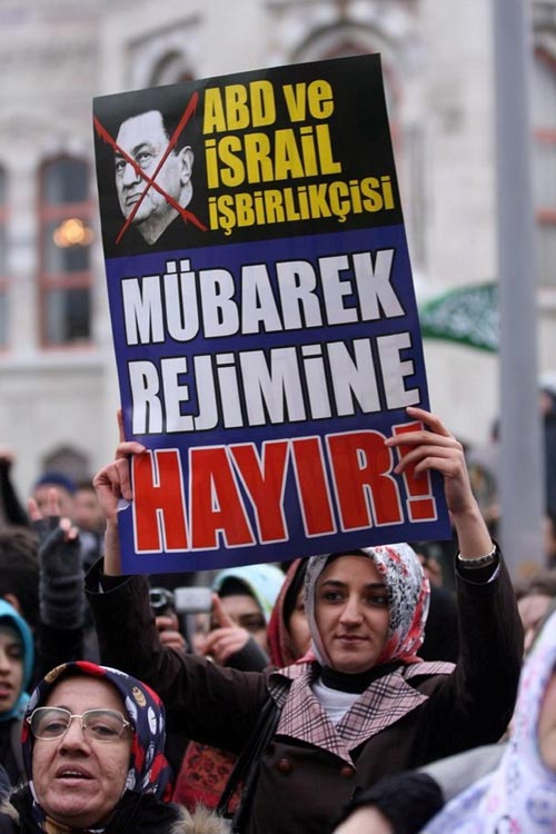 خاص الانتقاد: تظاهرات تركية دعما لانتفاضة الشعب المصري
