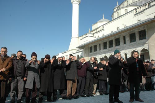 خاص الانتقاد: تظاهرات تركية دعما لانتفاضة الشعب المصري
