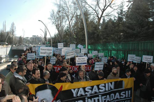 خاص الانتقاد: تظاهرات تركية دعما لانتفاضة الشعب المصري
