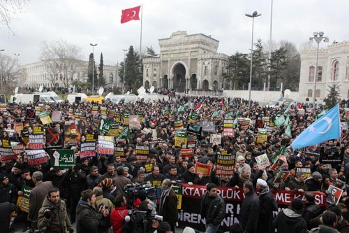 خاص الانتقاد: تظاهرات تركية دعما لانتفاضة الشعب المصري
