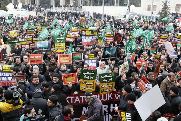 خاص الانتقاد: تظاهرات تركية دعما لانتفاضة الشعب المصري
