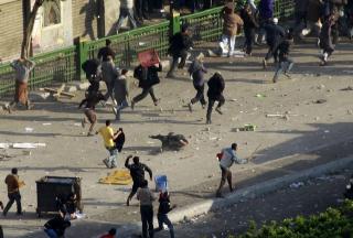 هجوم "البلطجية النظاميين" على المتظاهرين: آخر أسلحة النظام المصري في المعركة مع الجماهير