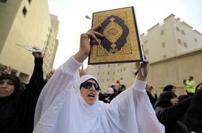 التدخل السعودي في البحرين: لعب قذر بالنار المذهبية