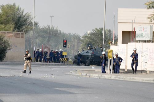 الهجوم على دوار اللؤلؤة بالصور