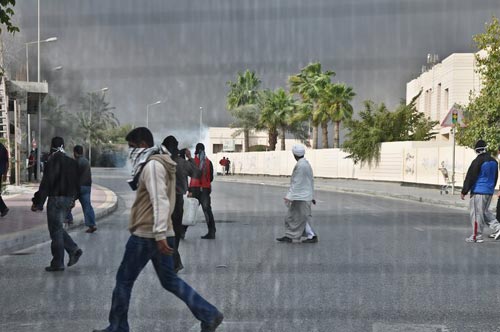 الهجوم على دوار اللؤلؤة بالصور