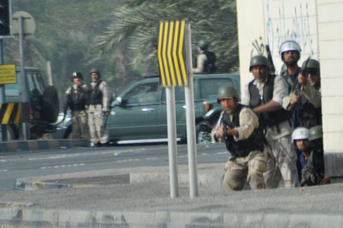 الهجوم على دوار اللؤلؤة بالصور