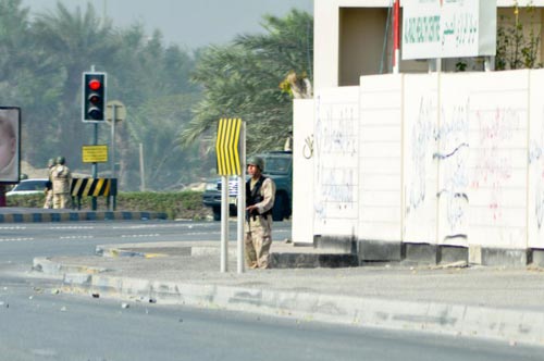 الهجوم على دوار اللؤلؤة بالصور