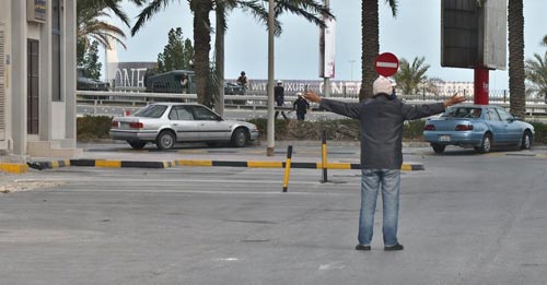 الهجوم على دوار اللؤلؤة بالصور