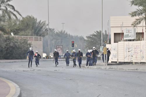 الهجوم على دوار اللؤلؤة بالصور