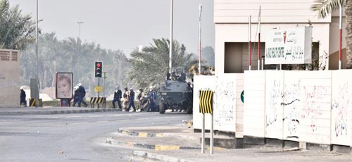 الهجوم على دوار اللؤلؤة بالصور