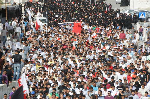 البحرين: مسيرة تشييع الشهيد السعيد هاني عبد العزيز في البلاد القديم