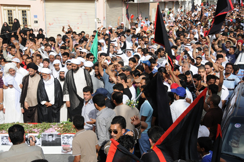 البحرين: مسيرة تشييع الشهيد السعيد هاني عبد العزيز في البلاد القديم