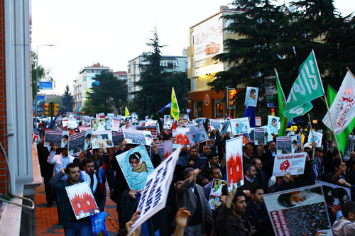 خاص الانتقاد: مظاهرة حاشدة فى اسطنبول نصرة لشعب البحرين ـ مصور 