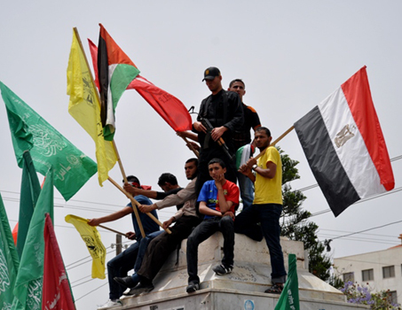 بعد أربعة أعوام .. الفلسطينيون يشيعون "الإنقسام" وأعينهم ترقب عهداً جديداً ِقبلتُه "الوطن والحرية"
