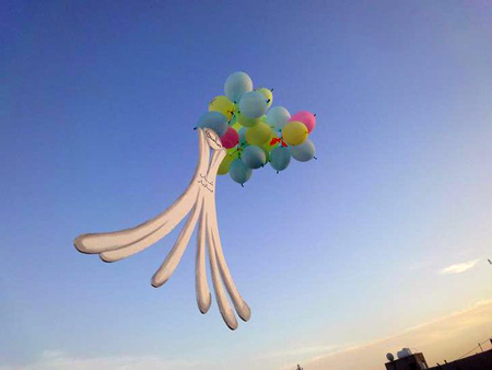 مجسم دوار اللؤلؤة في سماء قرية باربار البحرينية !
