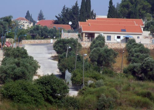 خاص "الانتقاد": المستوطنون اكتشفوا انها لا ترد القضاء الآتي...
