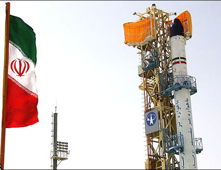 وزير الدفاع الايراني يعلن عن اطلاق احدث قمر صناعي ايراني"رصد" 
