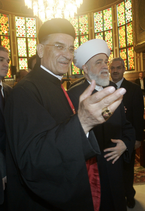 البيان الختامي للقمة الروحية يشدد على الوقوف بوجه الفتنة ويؤكد رفض التوطين والحق بتحرير الارض المحتلة