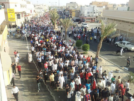 تشييع الشهيد سيد جواد هاشم: حشود بحرينية تؤكد على الولاء لمسيرة الانتفاضة الشعبية