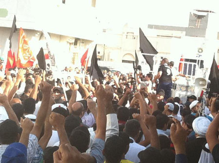 تشييع الشهيد سيد جواد هاشم: حشود بحرينية تؤكد على الولاء لمسيرة الانتفاضة الشعبية