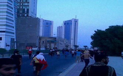 الشعب البحريني يؤكد الوفاء لشهدائه: عشرات الإصابات في مسيرات تمكنت من ملامسة "دوار اللؤلؤة"
