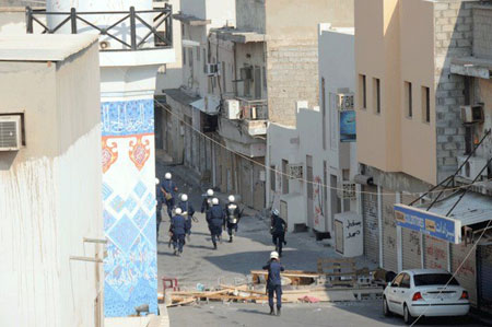 الشعب البحريني يؤكد الوفاء لشهدائه: عشرات الإصابات في مسيرات تمكنت من ملامسة "دوار اللؤلؤة"
