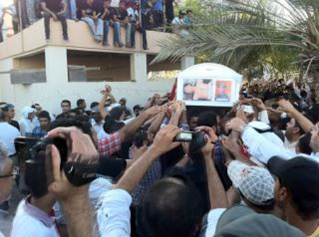 البحرين: تشييع حاشد للشهيد الفتى أحمد القطان
