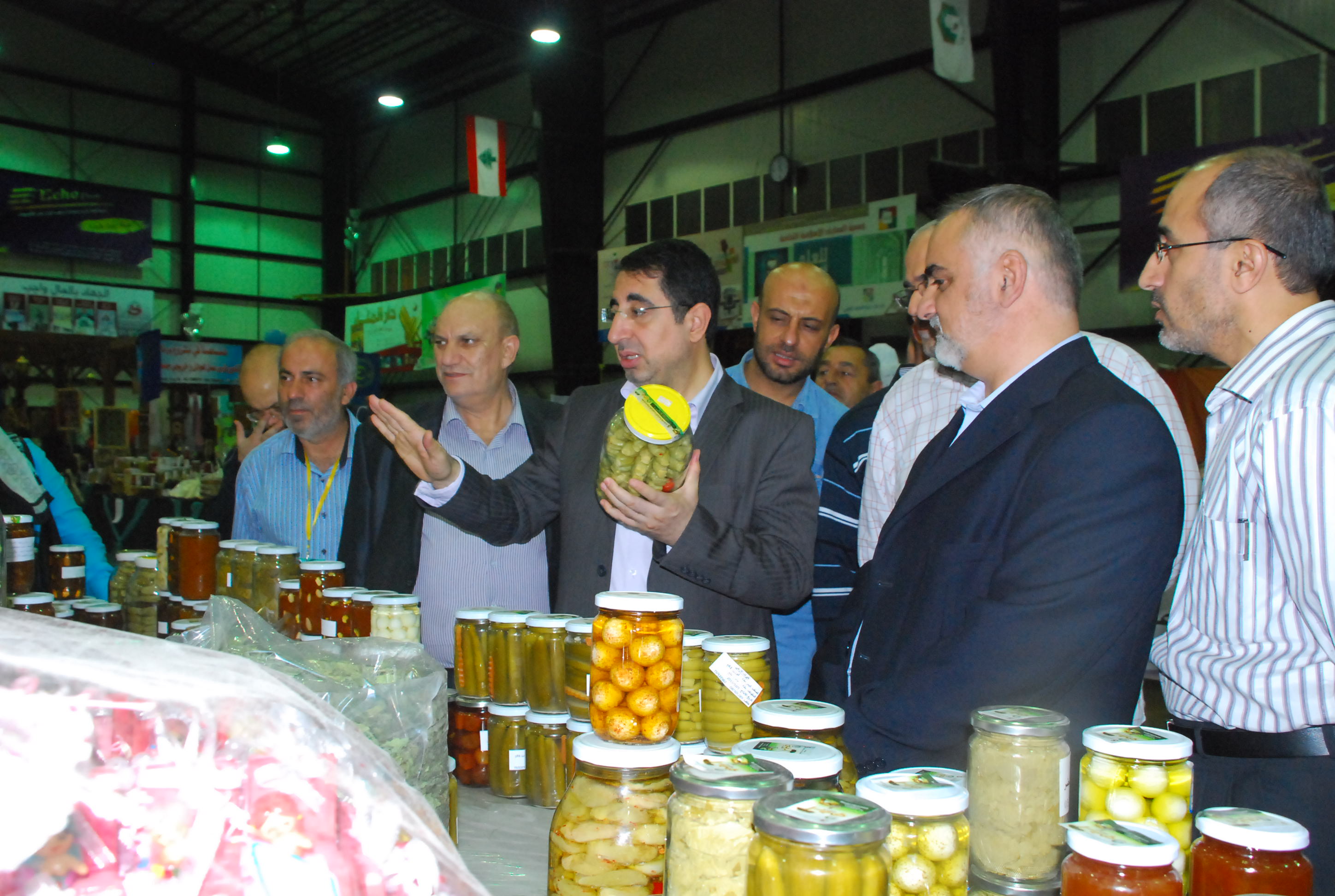 الوزير الحاج حسن جال في سوق "أرضي": وزارة الزراعة على استعداد لإنجاح وتطوير هذه الأعمال