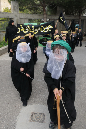 مدرسة المصطفى تنظم مسيرة حسينية في النبطية