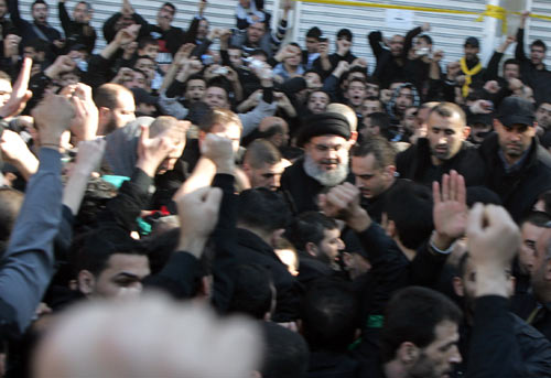 صورالسيد نصر الله في مسيرة العاشر من المحرم